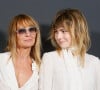 Elle a joué dans des films comme Superpapa, dans la série Jeune & Golri et a sorti son premier album Ephemera
Axelle Laffont et sa fille Mitty Hazanavicius au photocall du défilé de mode féminine Shiatzy Chen printemps-été 2025 lors de la Fashion Week de Paris (PFW), à Paris, France © Christophe Clovis/Bestimage 