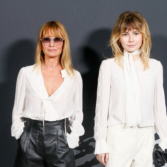 Axelle Laffont et sa fille Mitty Hazanavicius au photocall du défilé de mode féminine Shiatzy Chen printemps-été 2025 lors de la Fashion Week de Paris (PFW), à Paris, France. © Christophe Clovis/Bestimage 