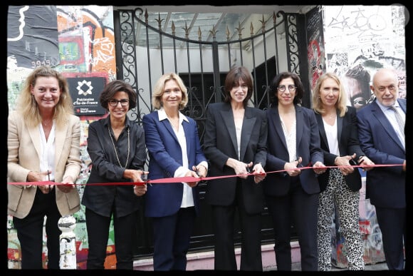 Lorraine Dauchez, Fondatrice, ARTEUM, Rachida Dati, maire du 7ème arrondissement de Paris, Valérie Pécresse, présidente du conseil régional d'Ile de France, Charlotte Gainsbourg, Rima Abdul Malak, ministre de la culture, Dominique Dutreix, président Coffim lors de l'inauguration de la Maison Gainsbourg, rue de Verneuil à Paris le 14 septembre 2023. © Alain Guizard / Bestimage