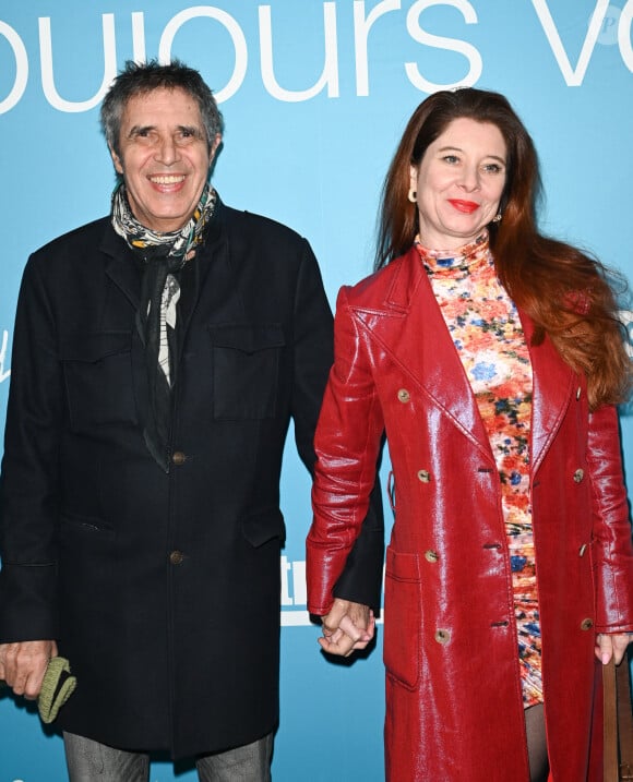 Julien Clerc et sa femme Hélène Grémillon lors de l'avant-première du film Je verrai toujours vos visages au cinéma UGC Normandie à Paris le 14 mars 2023. © Coadic Guirec / Bestimage