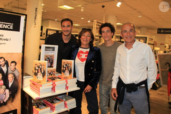 Raphael Kretz, Valentin Kretz, Sandrine Kretz, Olivier Kretz - La famille Kretz (série L'Agence sur TMC et Netflix) dédicace son livre "Bienvenue à l'Agence" au BHV Marais à Paris le 14 mai 2024. © Philippe Baldini/Bestimage