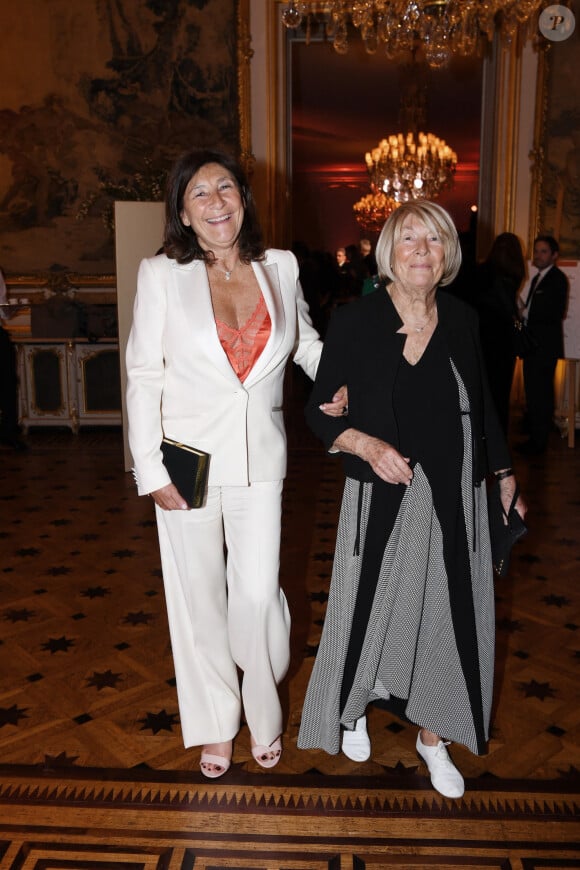 Exclusif - La famille Kretz : "L'Agence" sur TMC : Sandrine Kretz et Majo (la grand-mère) - Soirée de gala des 50 ans de la Fondation Claude Pompidou à l'Hôtel Marcel Dassault à Paris le 12 avril 2022. Rachid Bellak / LMS / Bestimage