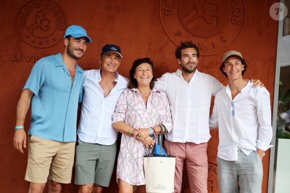 La famille Kretz (série L'Agence sur TMC et Netflix) - Célébrités au Village lors des Internationaux de France de tennis de Roland Garros 2023 à Paris le 10 juin 2023. © Jacovides-Moreau/Bestimage