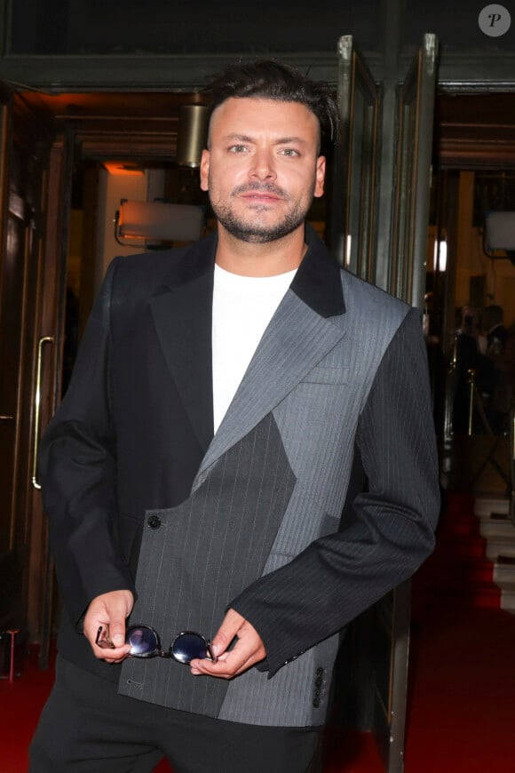 Kev Adams arrivant au "Concerto pour la Paix" organisé par Omar Harfouch au Théâtre des Champs Élysées à Paris, France, le 18 Septembre 2024. © Perusseau / Tribeca / Bestimage 