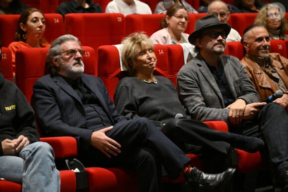 Vincent Perez, Daniele Thompson et Daniel Auteuil lors de la 6ème édition du festival Cinéroman à Nice le 4 octobre 2024.