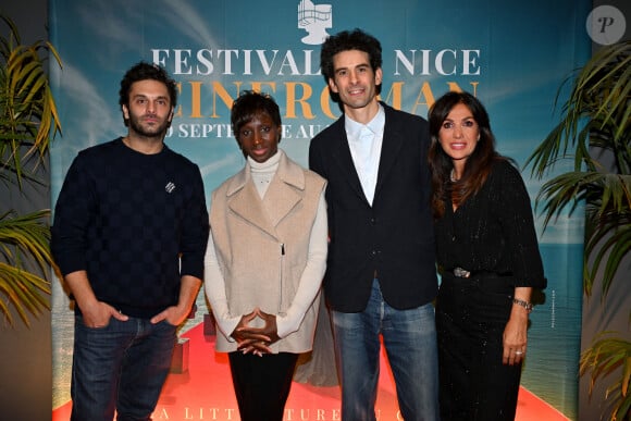 Lucas Bernard, Eye Haïdara et Pio Marmaï et Nathalie Benoin, la co-fondatrice du festival lors de la 6ème édition du festival Cinéroman à Nice le 4 octobre 2024.