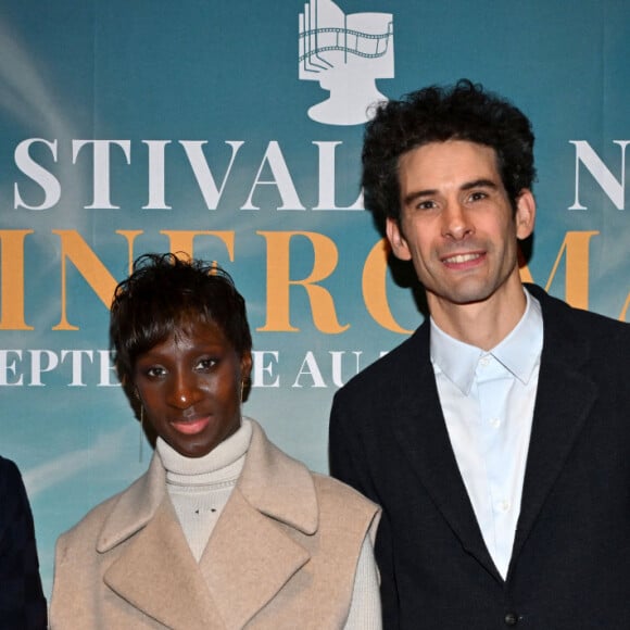 Lucas Bernard, Eye Haïdara et Pio Marmaï et Nathalie Benoin, la co-fondatrice du festival lors de la 6ème édition du festival Cinéroman à Nice le 4 octobre 2024.