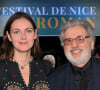 Sur le tapis rouge, l'acteur de 74 ans a posé avec sa fille Nelly, qui est un parfait mélange de ses deux parents (sa mère est Emmanuelle Béart). 
Daniel Auteuil et sa fille Nelly Auteuil lors de la 6ème édition du festival Cinéroman à Nice le 4 octobre 2024.