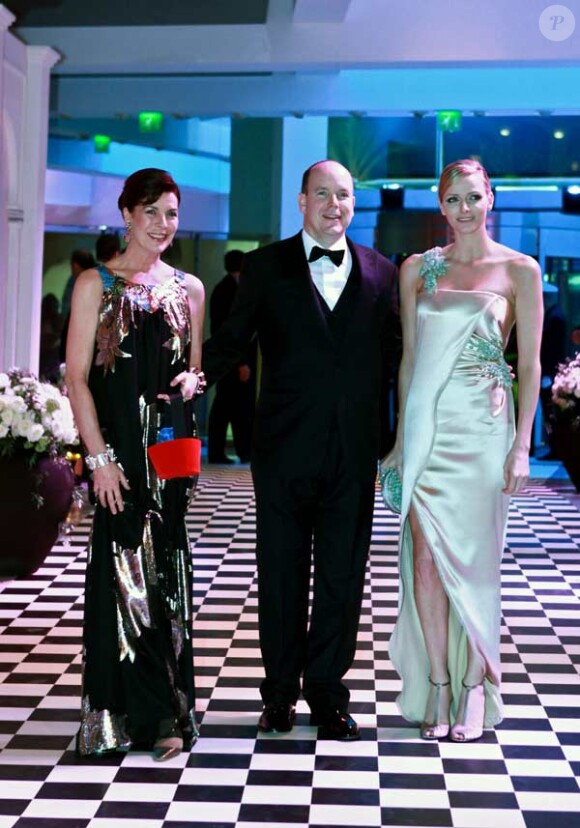Caroline de Hanovre, Albert II de Monaco et Charlene Wittstock au Bal de la Rose 2010, à Monaco