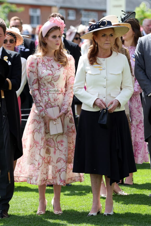 La princesse Beatrice d'York, Sarah Ferguson, duchesse d'York - La famille royale d'Angleterre aux courses hippiques "Royal Ascot 2024" à Ascot. Le 19 juin 2024 © Cover Images / Zuma Press / Bestimage