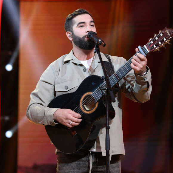 Kendji Girac - Les personnalités se mobilisent lors de la 37ème édition du Téléthon sur le plateau de France 2, avec pour parrain Vianney. Cette année, 80,6 millions de dons ont été promis. Le 9 décembre 2023.