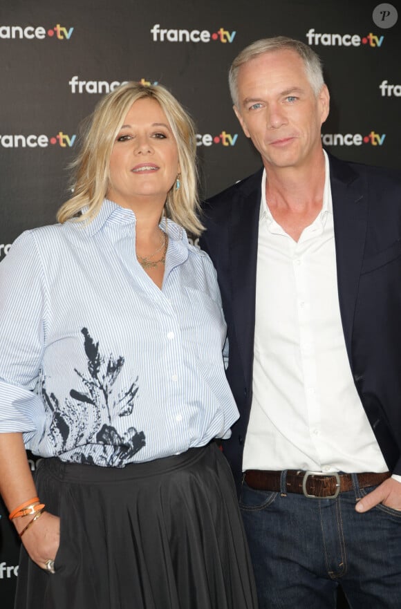 Flavie Flament et Julien Arnaud au photocall de la conférence de presse de rentrée de France Télévisions à Paris, France, le 4 septembre 2024.