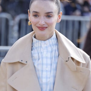 Charlotte Le Bon - Les célébrités arrivent au défilé Loewe Collection Femme Prêt-à-Porter Printemps/Eté 2025 lors de la Fashion Week de Paris, à l'Esplanade Saint-Louis, le 27 septembre 2024.