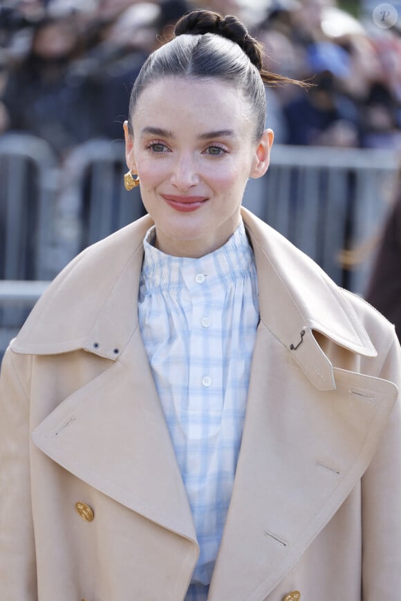 Charlotte Le Bon - Les célébrités arrivent au défilé Loewe Collection Femme Prêt-à-Porter Printemps/Eté 2025 lors de la Fashion Week de Paris, à l'Esplanade Saint-Louis, le 27 septembre 2024.