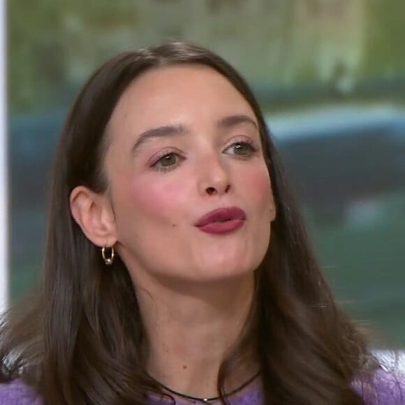 Charlotte Le Bon interviewée par Julien Arnaud et Flavie Flament dans Télématin, le lundi 7 octobre