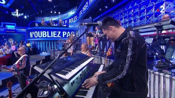 Olivier Reine s'illustre dans "N'oubliez pas les paroles" en tant que pianiste
Olivier Reine sur le plateau de "N'oubliez pas les paroles"