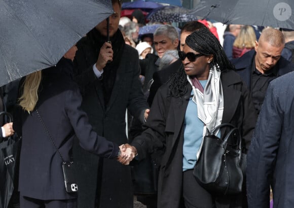 Ramatoulaye Diop, compagne de Michel Blanc, arrive aux obsèques de l'artiste.
Obsèques de Michel Blanc, à Saint-Eustache. 