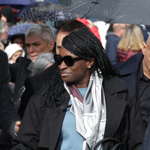 Ramatoulaye Diop, compagne de Michel Blanc, arrive aux obsèques de l'artiste.
Ramatoulaye Diop aux obsèques de Michel Blanc, en l'église à Saint-Eustache, à Paris.