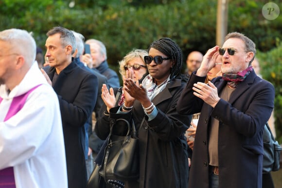 Ramatoulaye Diop, la compagne du défunt, Jean-Paul Rouve - Sortie des Obsèques de Michel Blanc en l'église Saint-Eustache à Paris, le 10 octobre 2024. © Moreau / Jacovides / Bestimage