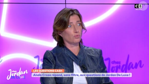 La chanteuse Anaïs face à Jordan De Luxe sur le plateau de "Chez Jordan" sur C8.