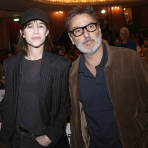 Charlotte Gainsbourg et son compagnon Yvan Attal - Soirée de mobilisation "L'Europe contre l'antisémitisme" au théâtre Antoine à Paris le 3 juin 2024. © Cédric Perrin/Bestimage