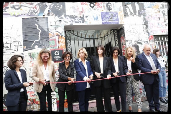 Lorraine Dauchez, Fondatrice, ARTEUM, Rachida Dati, maire du 7ème arrondissement de Paris, Valérie Pécresse, présidente du conseil régional d'Ile de France, Charlotte Gainsbourg, Rima Abdul Malak, ministre de la culture, Dominique Dutreix, président Coffim lors de l'inauguration de la Maison Gainsbourg, rue de Verneuil à Paris le 14 septembre 2023. © Alain Guizard / Bestimage