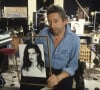 En 1991
Archives - En France, à Paris, Serge Gainsbourg chez lui, dans son hotel particulier de la rue de Verneuil, posant au milieu de son bric-à-brac où il entasse des objets hétéroclites en mai 1985. © Michel Marizy via Bestimage