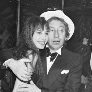 Jane Birkin et Serge Gainsbourg a une fête du Nouvel An.