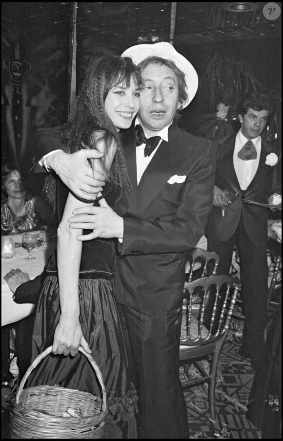 Jane Birkin et Serge Gainsbourg a une fête du Nouvel An.