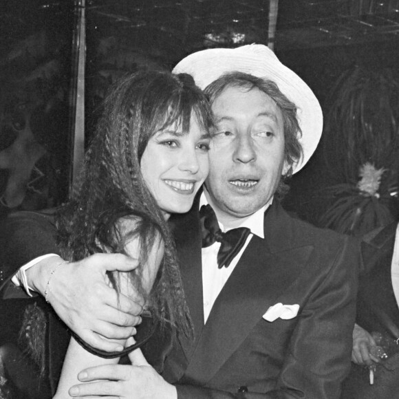 Jane Birkin et Serge Gainsbourg a une fête du Nouvel An.