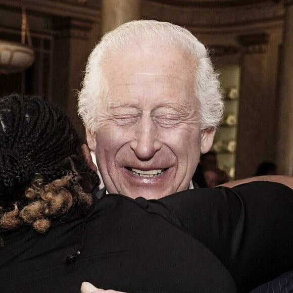 Le roi Charles III d'Angleterre lors de sa rencontre avec l'équipe de rugby des Black Ferns de Nouvelle-Zélande au palais Buckingham à Londres. Le 11 septembre 2024 © Aaron Chown / WPA Pool / Bestimage