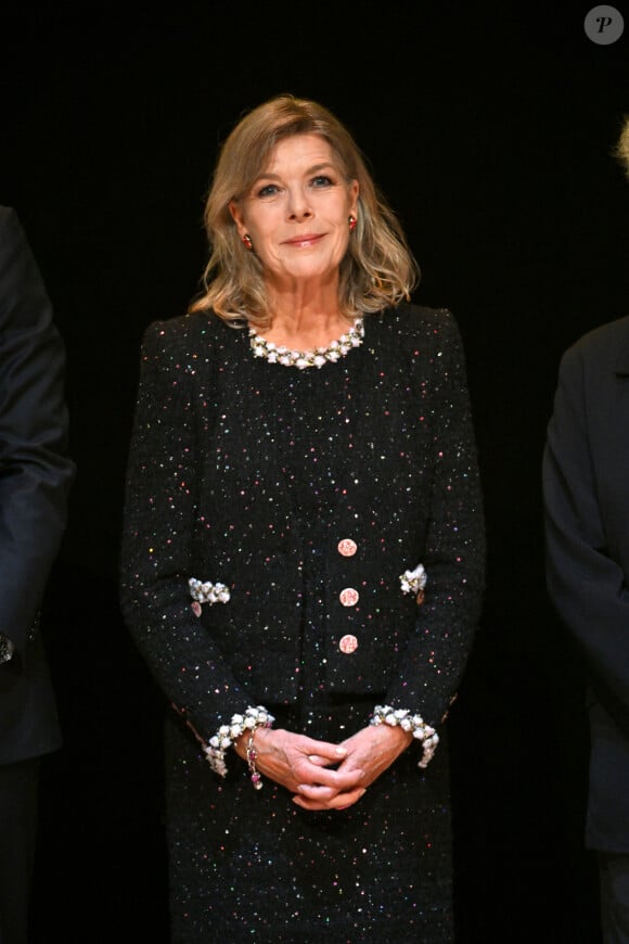 Mardi 8 octobre 2024, la princesse Caroline de Monaco a assisté à la cérémonie de proclamation de l'édition 2024 des Prix de la Fondation Prince Pierre qui s'est tenue à l'Opéra Garnier du Rocher.
La princesse Caroline de Hanovre lors de la cérémonie de proclamation de l'édition 2024 des Prix de la Fondation Prince Pierre à l'opéra Garnier à Monaco, le 8 octobre 2024. © Bruno Bebert / Bestimage 