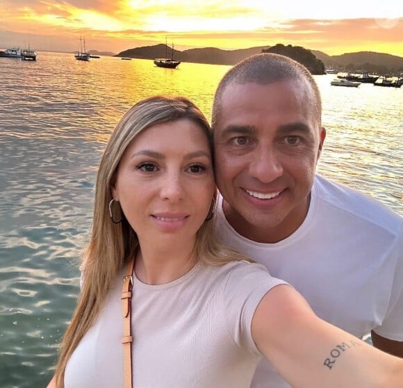 Depuis que Belen l'a quitté, l'ancien joueur a retrouvé l'amour...David Trézeguet avec son fils et sa nouvelle compagne.