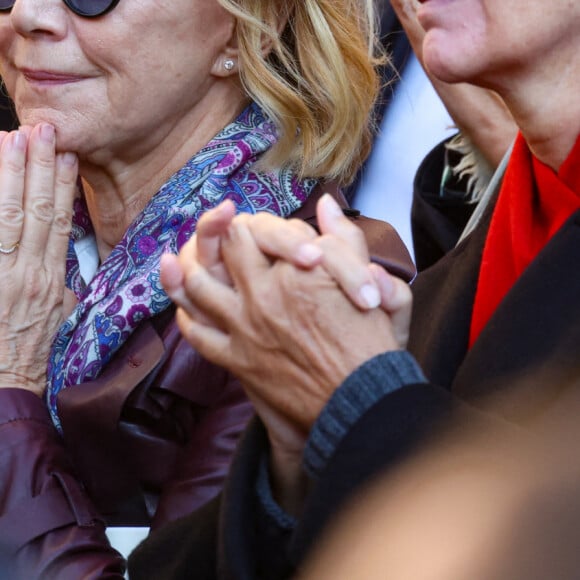 Marie-Anne Chazel et Carole Bouquet - Sortie des Obsèques de Michel Blanc en l'église Saint-Eustache à Paris, le 10 octobre 2024. © Moreau / Jacovides / Bestimage