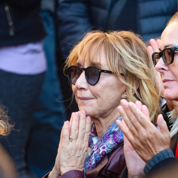 Marie-Anne Chazel et Carole Bouquet - Sortie des Obsèques de Michel Blanc en l'église Saint-Eustache à Paris, le 10 octobre 2024. © Moreau / Jacovides / Bestimage