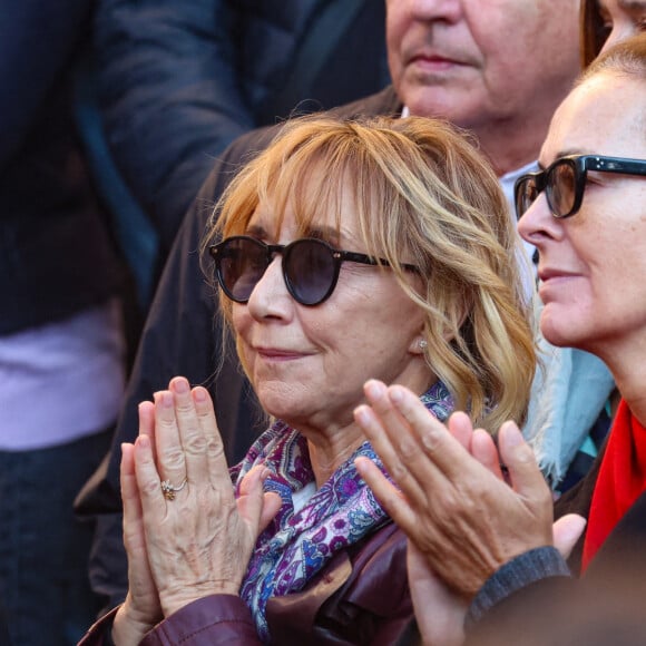 Marie-Anne Chazel et Carole Bouquet - Sortie des Obsèques de Michel Blanc en l'église Saint-Eustache à Paris, le 10 octobre 2024. © Moreau / Jacovides / Bestimage