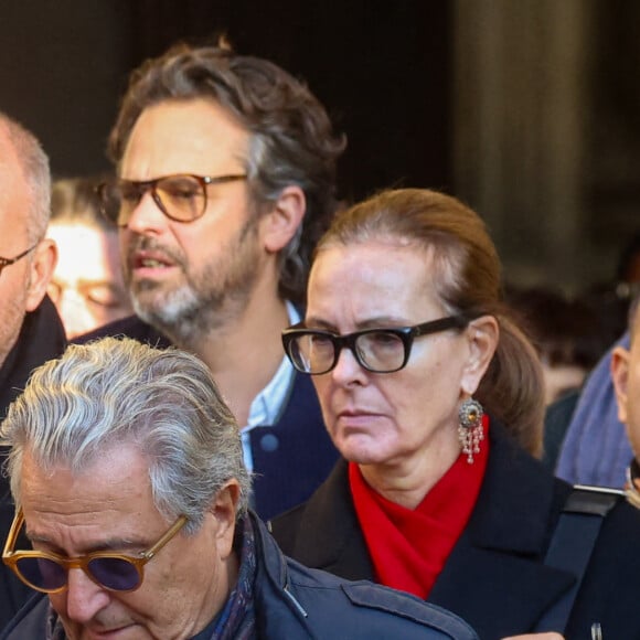 Y étaient présents ses plus fidèles amis, Josiane Balasko, accompagnée de son mari et sa fille Marilou Berry, mais aussi Gérard Jugnot, et son fils Arthur, ainsi que les autres membres de la troupe du Splendid, Christian Clavier, Marie-Anne Chazel.
Christian Clavier, Carole Bouquet - Sortie des Obsèques de Michel Blanc en l'église Saint-Eustache à Paris, le 10 octobre 2024. © Moreau / Jacovides / Bestimage