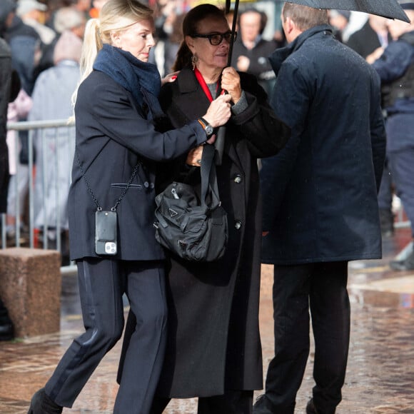 Carole Bouquet - Obsèques de Michel Blanc en l'église Saint-Eustache à Paris, le 10 octobre 2024.