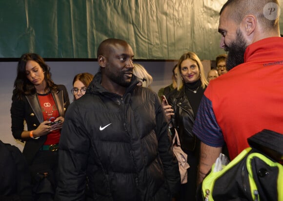 "Elle va peut-être même venir aux primes !", a-t-il annoncé
Jade Foret (Lagardère), Ladji Doucouré et sa compagne dans les coulisses après le match "Benoît Paire/Fernando Verdasco - Rohan Bopanna/Denis Shapovalov (4/6 - 5/7)" lors du tournoi Rolex Paris Masters 2019, le 30 octobre 2019. © Perusseau-Veeren/Bestimage