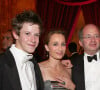 Par le passé, Kristin Scott Thomas était mariée à François Olivennes, influent obstétricien.
Kristin Scott Thomas et son ex-mari Francois Olivennes avec leur fille Hannah et son cavalier Pierre Martin-Saint-Etienne lors du bal des débutantes en 2006. Photo by Guibbaud-Nebinger-Orban/ABACAPRESS.COM