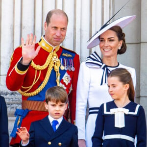 Kate Middleton aurait également confié que sa garniture préférée était le bacon.
Archives : Prince William et Kate Middleton avec leurs enfants Prince George, Charlotte, et Louis.