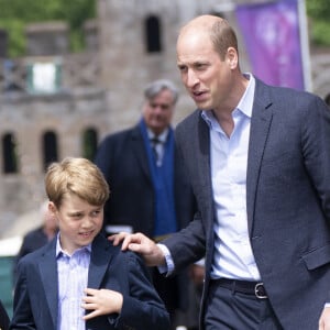 Le prince William, duc de Cambridge, le prince George de Cambridge en visite au château de Cardiff, Royaume Uni, le 4 juin 2022, à l'occasion du jubilé de platine de la reine d'Angleterre. 