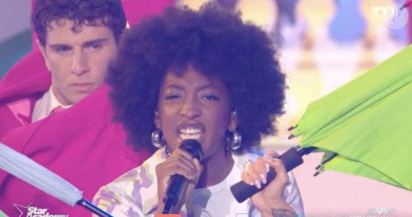 Ce samedi 12 octobre, la nouvelle saison a officiellement été lancée sur TF1 et les 15 élèves ont enfin été présentés. 
Ebony, nouvelle candidate de la "Star Academy" sur TF1