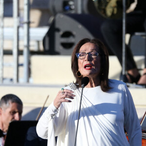 À 90 ans, Nana Mouskouri révèle arrêter sa carrière définitivement...
26 avril 2024, Athènes, Grèce : Nana Mouskouri chante les hymnes nationaux français et grec lors de la cérémonie de remise de la flamme olympique. © Aristidis Vafeiadakis/ZUMA Press/Bestimage