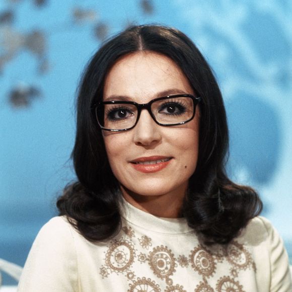 Nana Mouskouri à l'émission de télévision "Peter Alexander präsentiert Spezialitäten" (n°10 du 27.11.1975), Personnes, Portrait, Portrait Photo by DPA/ABACAPRESS.COM