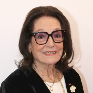 L'icône grecque, Nana Mouskouri, célèbre ses 90 ans...
Exclusif - Nana Mouskouri admire avec émotion les robes qu'elle a porté sur les scènes du monde entier - Exposition des robes de scènes de Nana Mouskouri à la Galerie Sabine Bayasli en vue de leur Vente aux enchères au profit de la Fondation des Hôpitaux. © Bertrand Rindoff / Bestimage.