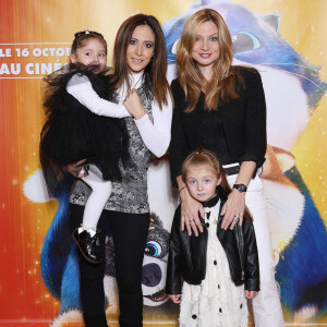 Fabienne Carat avec sa soeur Carole Carat et leurs filles Céleste et Victoire - Avant-première du film d'animation "Croquette le chat merveilleux' au cinéma Pathé Beaugrenelle à Paris le 13 Octobre 2024. © Denis Guignebourg/BestImage