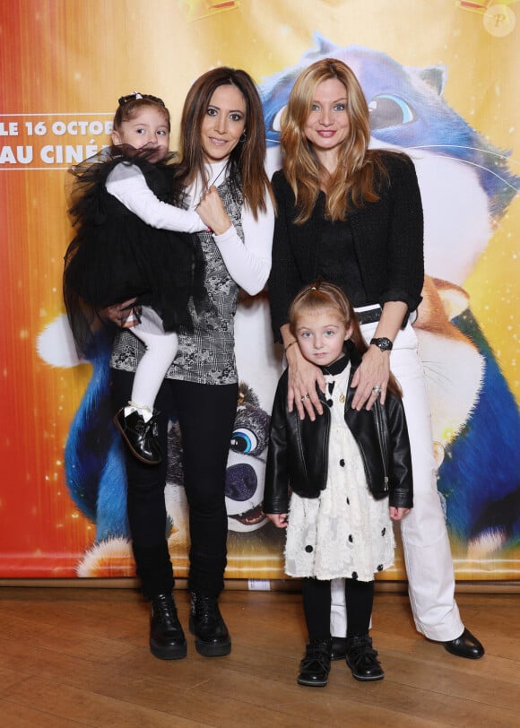 Fabienne Carat avec sa soeur Carole Carat et leurs filles Céleste et Victoire - Avant-première du film d'animation "Croquette le chat merveilleux' au cinéma Pathé Beaugrenelle à Paris le 13 Octobre 2024. © Denis Guignebourg/BestImage