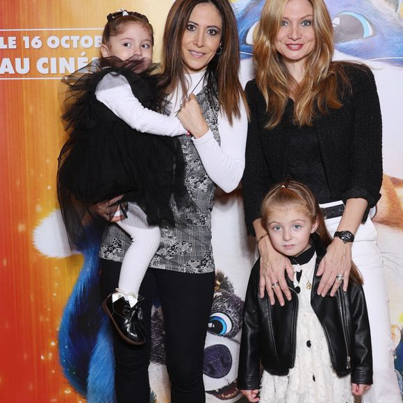 Fabienne Carat avec sa soeur Carole Carat et leurs filles Céleste et Victoire - Avant-première du film d'animation "Croquette le chat merveilleux' au cinéma Pathé Beaugrenelle à Paris le 13 Octobre 2024. © Denis Guignebourg/BestImage