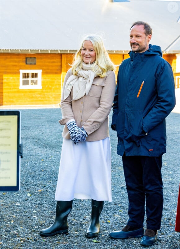 Le prince Haakon et la La princesse Mette-Marit de Norvège poursuivent leur visite dans le Comté de Sør-Trøndelag, le 11 septembre 2024. © Backgrid / Bestimage